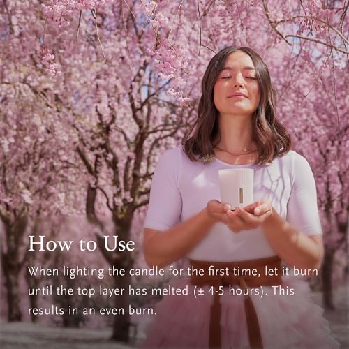 The Ritual of Sakura Scented Candle - with Sweet Cherry Blossom and Rice Milk - Up to 50 Hours Burn Time - 290g - view 5