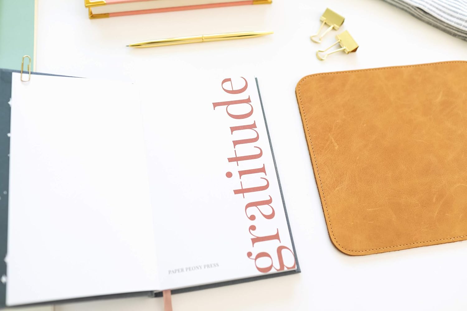 Gratitude journal for women: a daily 5 minute guide for mindfulness, positivity, affirmation and self care (premium keepsake edition) - view 8